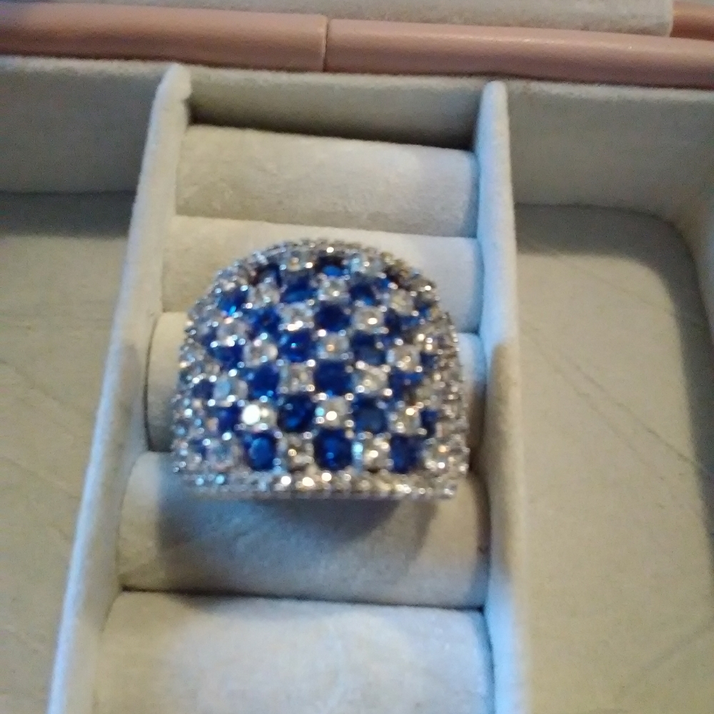 NWOT beautiful size 5 💍 ring